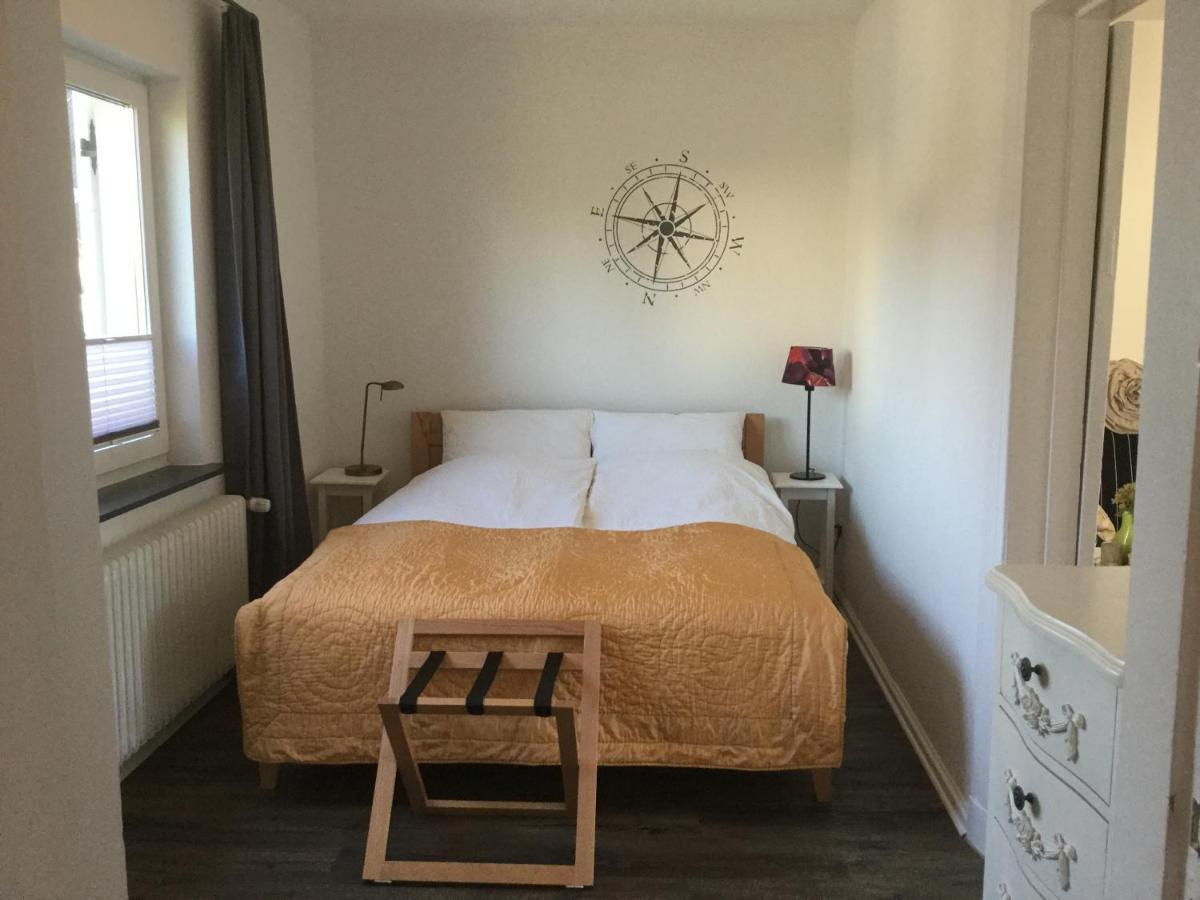 Ferienhaus Us Luett Hus Und Das Zimmer Linde Im Haupthaus オルデンブルク エクステリア 写真