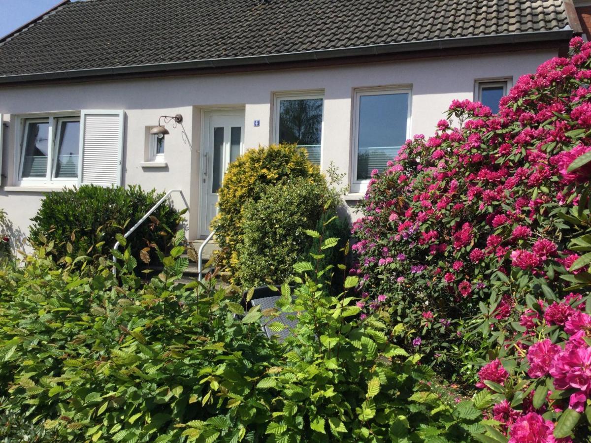 Ferienhaus Us Luett Hus Und Das Zimmer Linde Im Haupthaus オルデンブルク エクステリア 写真